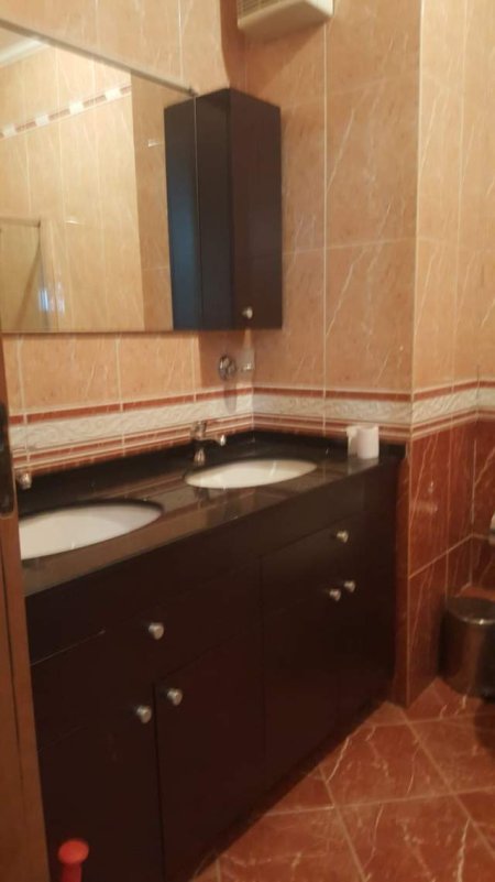Tirane, jepet me qera apartament 2+1+BLK Kati 5, 120 m² 700 Euro (vaso pasha)