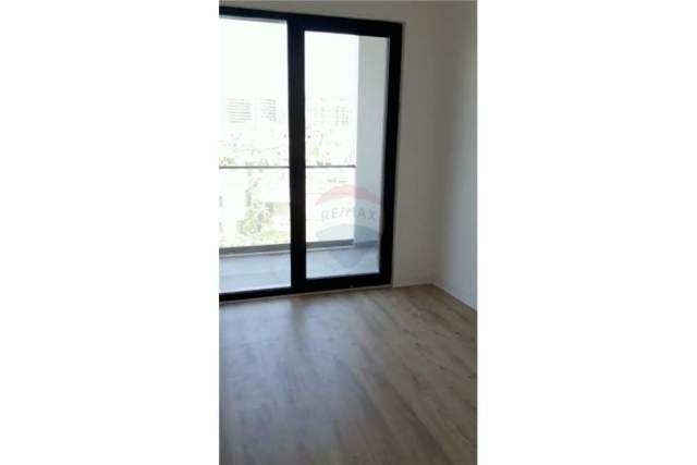 Tirane, jepet me qera zyre Kati 3, 95 m² 550 Euro (RRUGA NDRE MJEDA)