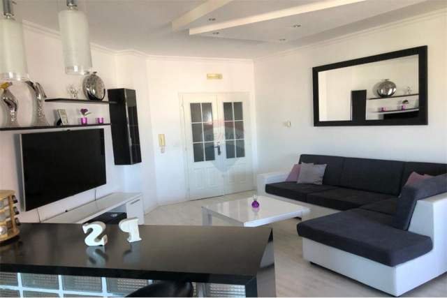 Tirane, jepet me qera apartament 2+1 157 m² 700 Euro (RRAPO HEKALI)