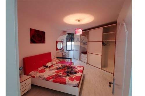 Tirane, jepet me qera apartament 2+1 157 m² 700 Euro (RRAPO HEKALI)