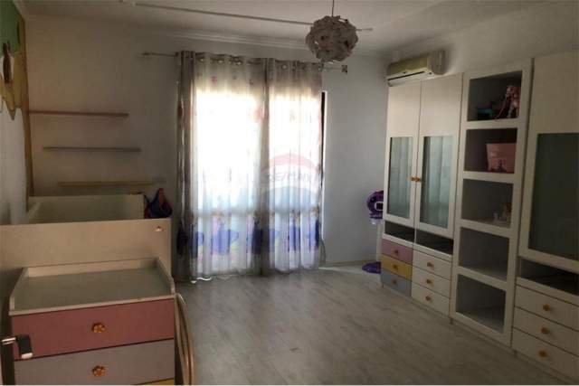 Tirane, jepet me qera apartament 2+1 157 m² 700 Euro (RRAPO HEKALI)
