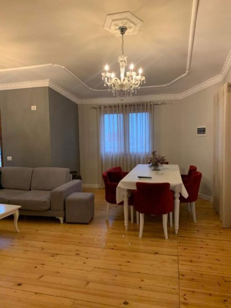 Tirane, jepet me qera apartament 4+1+BLK Kati 4, 140 m² 1.000 Euro (kavajes)
