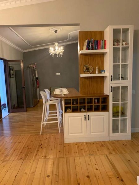 Tirane, jepet me qera apartament 4+1+BLK Kati 4, 140 m² 1.000 Euro (kavajes)
