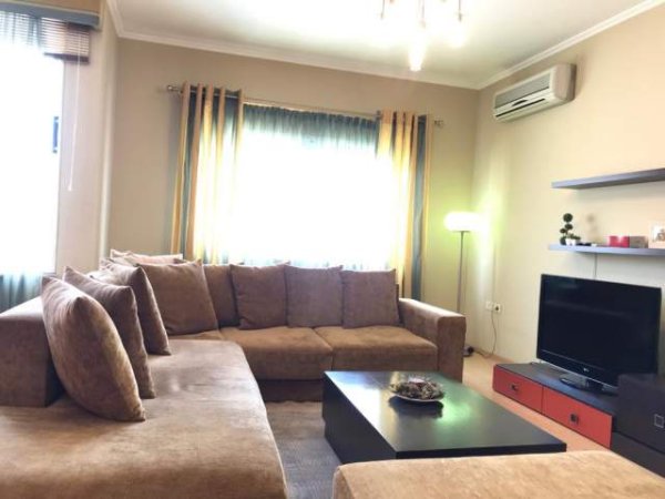 Tirane, jepet me qera apartament 2+1+BLK Kati 10, 113 m² 500 Euro (komuna e parisit)