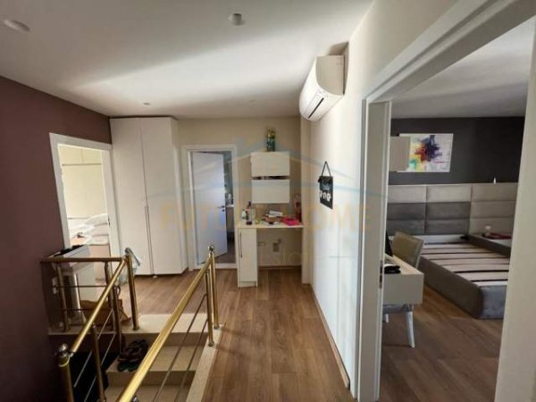 Tirane, shes apartament Dublex Kati 7, 172 m² 260.000 Euro (Rruga e Barrikadave)