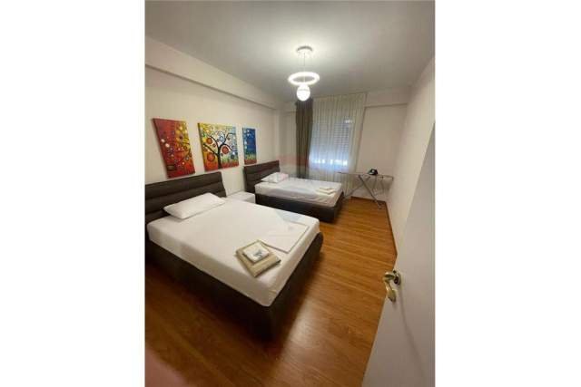 Tirane, jepet me qera apartament 2+1 Kati 5, 100 m² 650 Euro (21 Dhjetori)