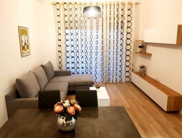 Tirane, jepet me qera apartament 2+1+A+BLK Kati 3, 99 m² 530 Euro (Rruga Frosina Plaku)