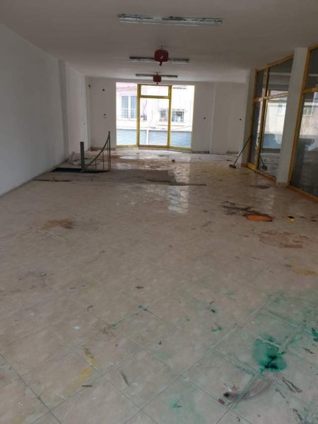 Tirane, jepet me qera ambjent biznesi Kati 1, 195 m² 1.000 Euro