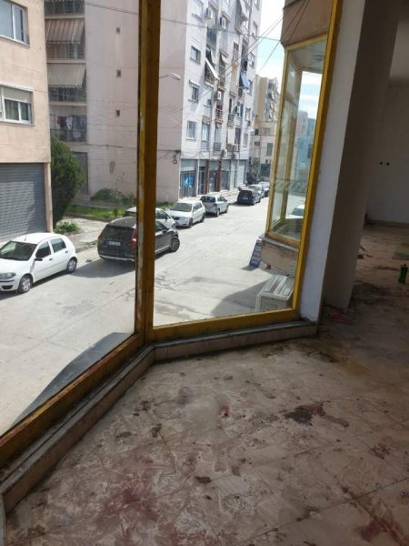 Tirane, jepet me qera ambjent biznesi Kati 1, 195 m² 1.000 Euro