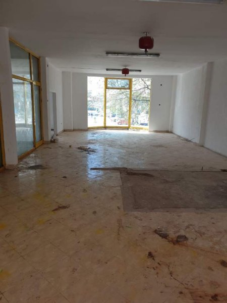 Tirane, jepet me qera ambjent biznesi Kati 1, 195 m² 1.000 Euro