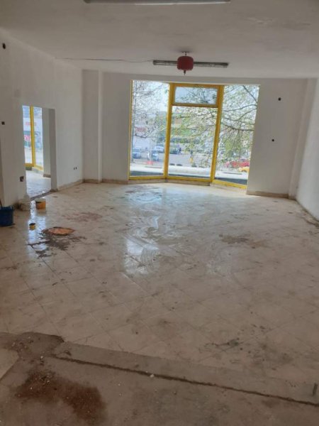 Tirane, jepet me qera ambjent biznesi Kati 1, 195 m² 1.000 Euro