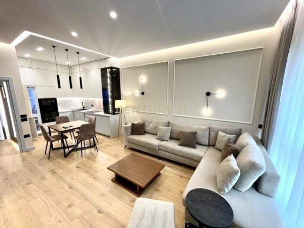 Tirane, jap me qera apartament 1+1 Kati 8, 76 m² 700 Euro (rruga kavajes)