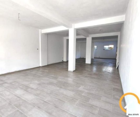 Shkoder, jepet me qera ambjent biznesi Kati 0, 140 m² 60.000 Leke (RR. KARDINAL MIKEL KOLIQI)