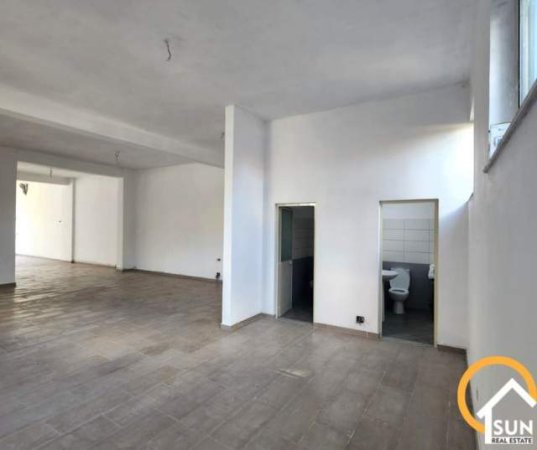 Shkoder, jepet me qera ambjent biznesi Kati 0, 140 m² 60.000 Leke (RR. KARDINAL MIKEL KOLIQI)