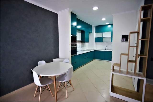 Tirane, jepet me qera apartament 1+1 70 m² 500 Euro (TIRANA E RE)