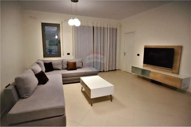 Tirane, jepet me qera apartament 1+1 70 m² 500 Euro (TIRANA E RE)