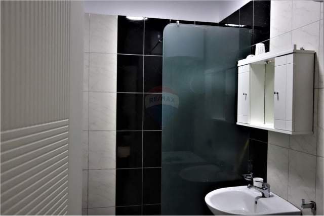 Tirane, jepet me qera apartament 1+1 70 m² 500 Euro (TIRANA E RE)