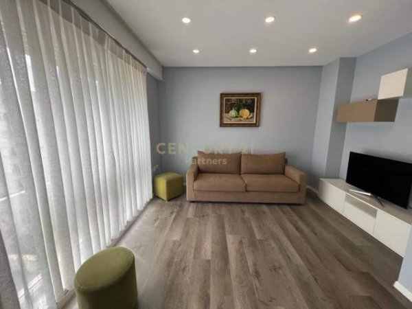 Tirane, shes apartament Kati 6, 135.000 Euro (kompleksi kontakt)
