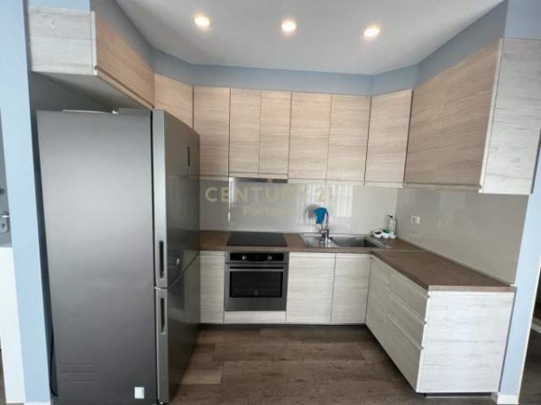 Tirane, shes apartament Kati 6, 135.000 Euro (kompleksi kontakt)