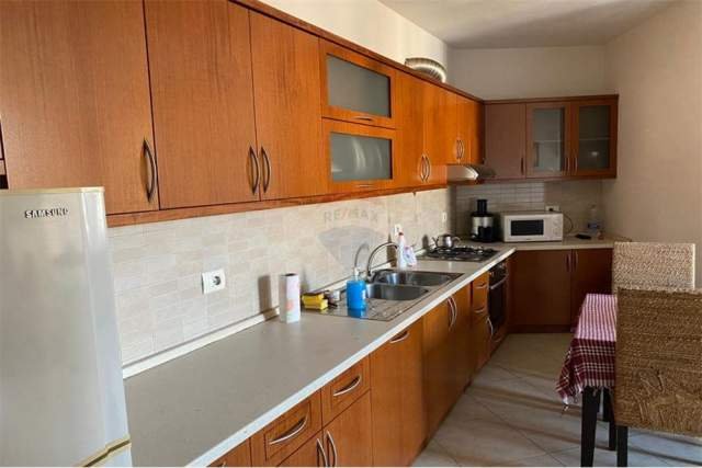 Tirane, jepet me qera apartament 2+1 100 m² 500 Euro (QENDER)
