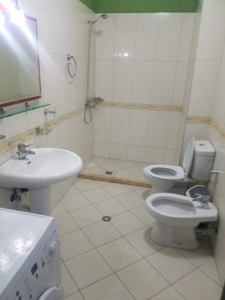 Tirane, jepet me qera apartament 2+1 Kati 2, 75 m² 350 Euro (Rruga Aleksandri i Madh)