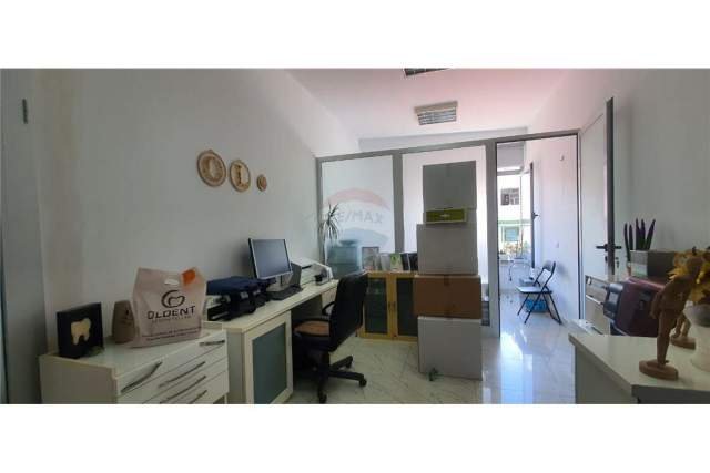 Tirane, jepet me qera apartament 1+1 Kati 1, 50 m² 450 Euro (LIBRI UNIVERSITARE)