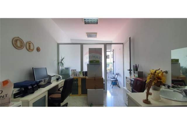 Tirane, jepet me qera apartament 1+1 Kati 1, 50 m² 450 Euro (LIBRI UNIVERSITARE)