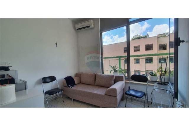Tirane, jepet me qera apartament 1+1 Kati 1, 50 m² 450 Euro (LIBRI UNIVERSITARE)