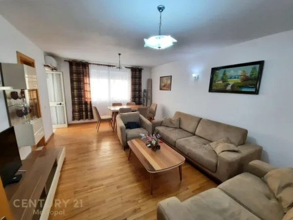 Tirane, jepet me qera apartament 2+1 Kati 2, 123 m² 700 € (sheshi willson)