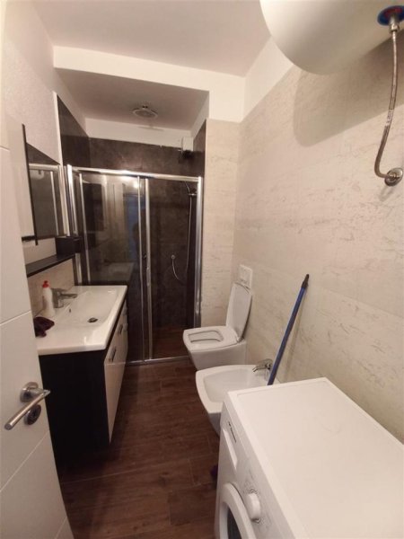 Tirane, jepet me qera apartament 2+1+Ballkon Kati 6, 90 m² 450 € (ASTIR)