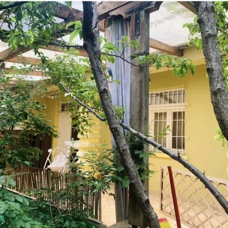 Tirane, jepet me qera Vile 1 Katshe Kati 1, 119 m² 600 € (21 DHJETORI)