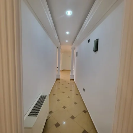 Tirane, jepet me qera ambjent biznesi Kati 2, 170 m² 1.500 € (Bllok)