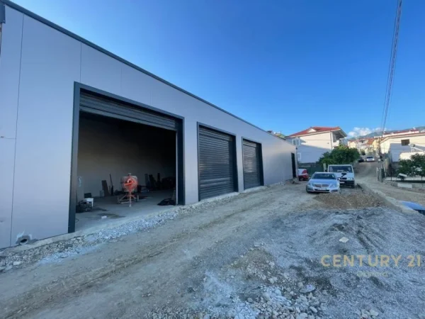 Tirane, jepet me qera magazine Kati 0, 140 m² 800 € (Sauk i Ri)