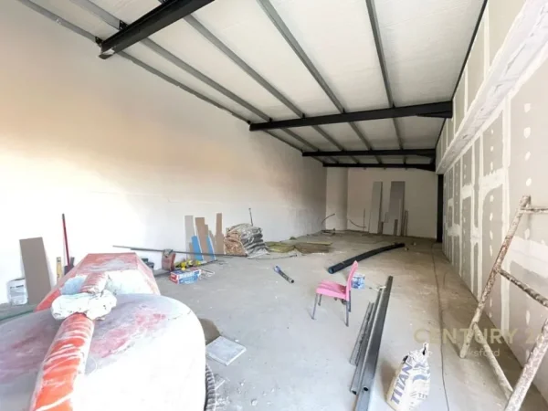 Tirane, jepet me qera magazine Kati 0, 140 m² 800 € (Sauk i Ri)