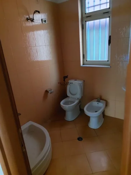 Tirane, jepet me qera zyre Kati 2, 70 m² 600 € (ZOGU I ZI)