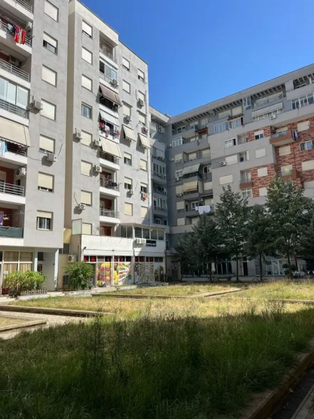 Tirane, jepet me qera apartament 1+1 Kati 2, 50 m² 350 € (Rruga Sokrat Miho)