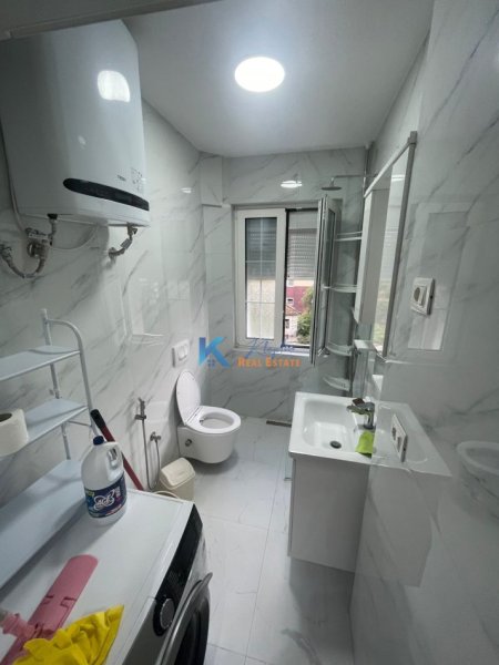 Tirane, jap me qera apartament 1+1+Aneks+Ballkon Kati 3, 64 m² (1+1 per qira te Rruga Bardhyl)