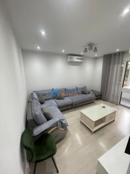 Tirane, jap me qera apartament 1+1+Ballkon Kati 3, 64 m² (1+1 per qira te Rruga Bardhyl)