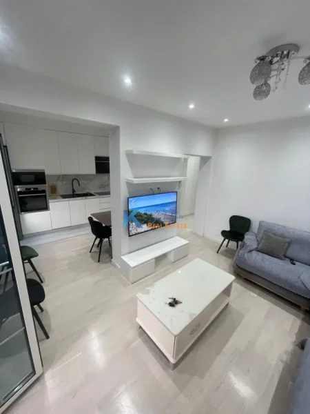 Tirane, jap me qera apartament 1+1+Ballkon Kati 3, 64 m² (1+1 per qira te Rruga Bardhyl)