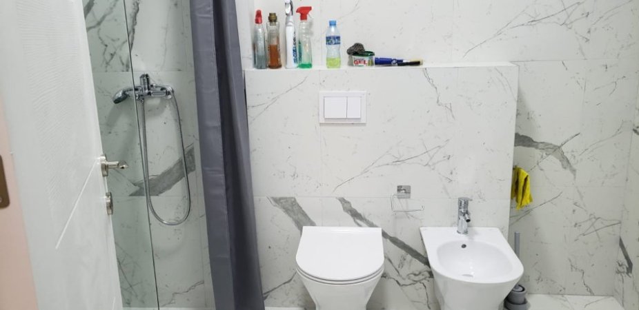 Tirane, jepet me qera apartament 1+1+Ballkon Kati 7, 65 m² 500 € (Xhamllik ,prane disco venue)
