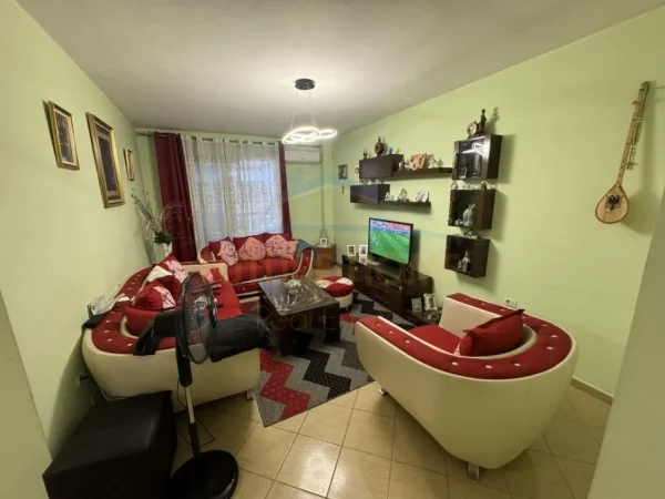 Tirane, shitet apartament 2+1+Ballkon Kati 3, 102 m² 128.000 € (Unaza e Re)
