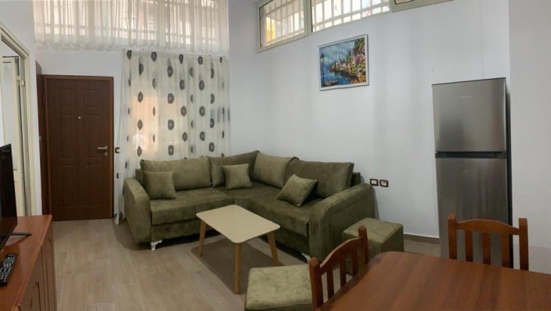 Tirane, jepet me qera apartament 1+1 Kati 1, 350 m² 350 € (5 Maj)