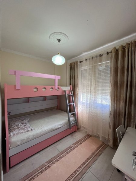Tirane, jepet me qera apartament 2+1+Ballkon Kati 6, 80 m² 450 € (Kopeshti Botanik, te xhamia)