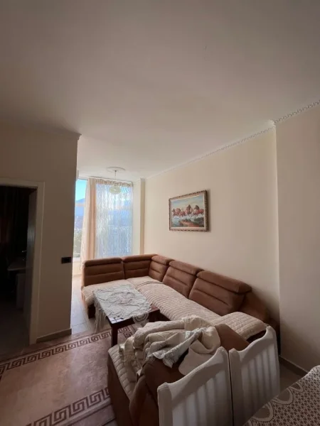 Tirane, jepet me qera apartament 2+1+Ballkon Kati 6, 80 m² 450 € (Kopeshti Botanik, te xhamia)