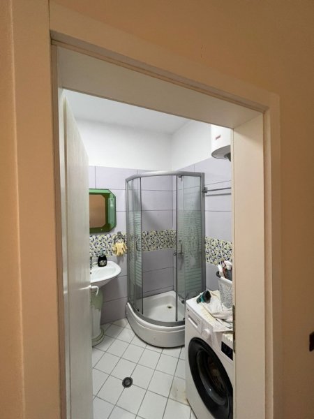Tirane, jepet me qera apartament 2+1+Ballkon Kati 6, 80 m² 450 € (Kopeshti Botanik, te xhamia)