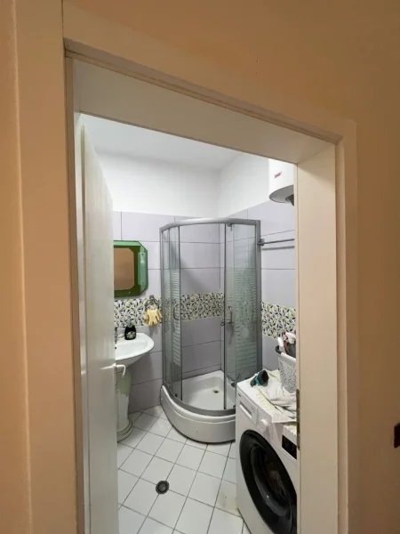 Tirane, jepet me qera apartament 2+1+Ballkon Kati 6, 80 m² 450 € (Kopeshti Botanik, te xhamia)
