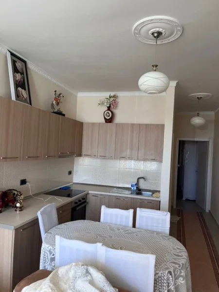Tirane, jepet me qera apartament 2+1+Ballkon Kati 6, 80 m² 450 € (Kopeshti Botanik, te xhamia)