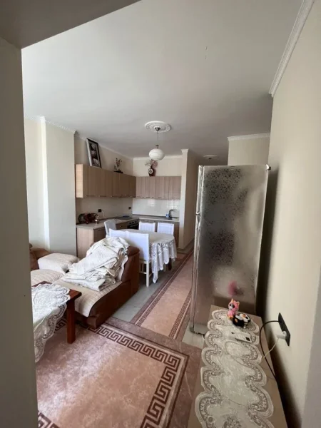 Tirane, jepet me qera apartament 2+1+Ballkon Kati 6, 80 m² 450 € (Kopeshti Botanik, te xhamia)