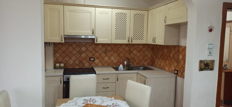 Tirane, jepet me qera apartament 2+1 Kati 5, 82 m² 400 € (Ish Parku)