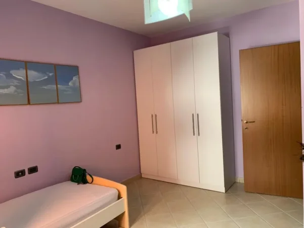 Jepet me Qira Apartament 2+1+2 tek 9-katshet 900 € !